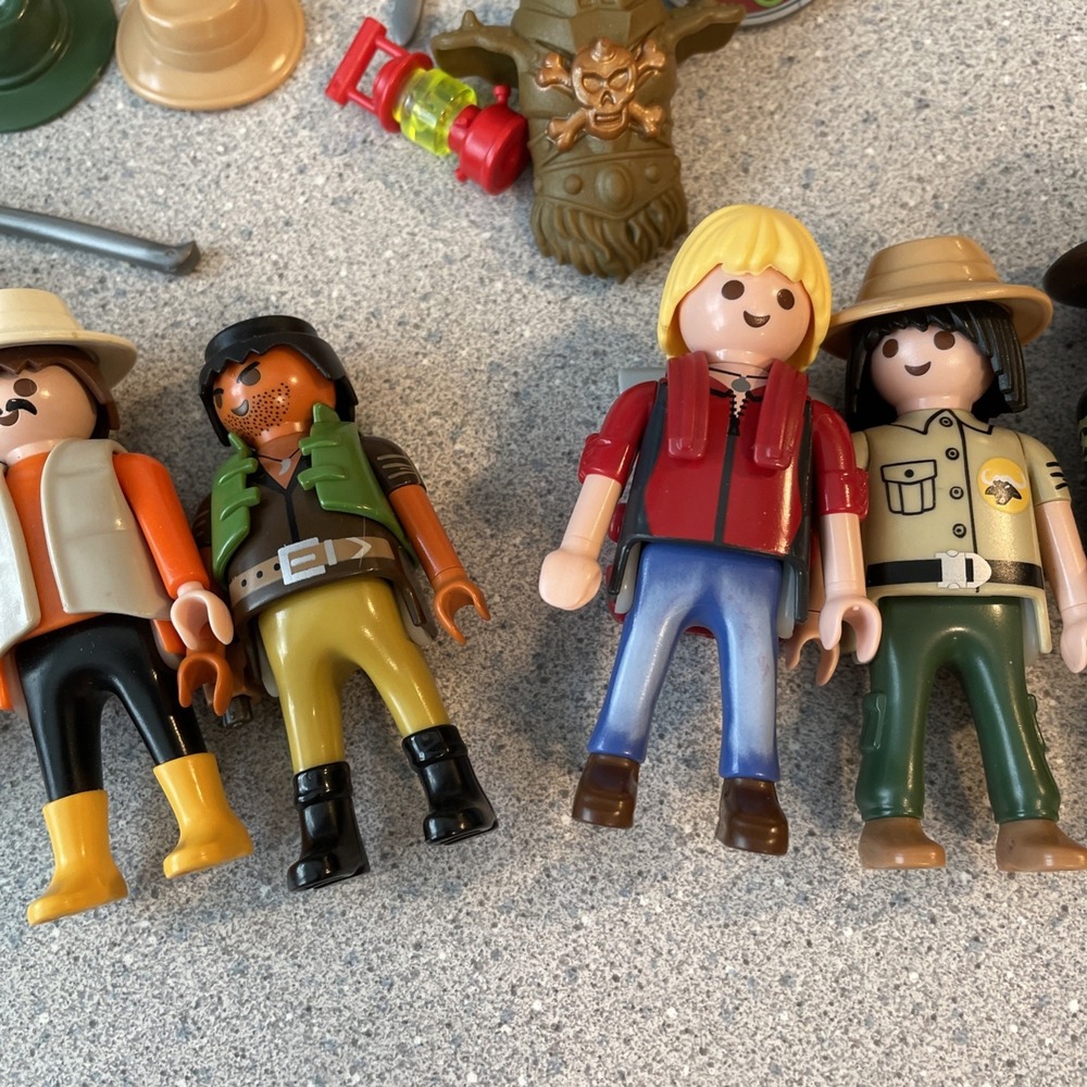 Large LOT Of Playmobil Accessories and people Hats Weapons Zoo Keeper Safari - Picture 3 of 7